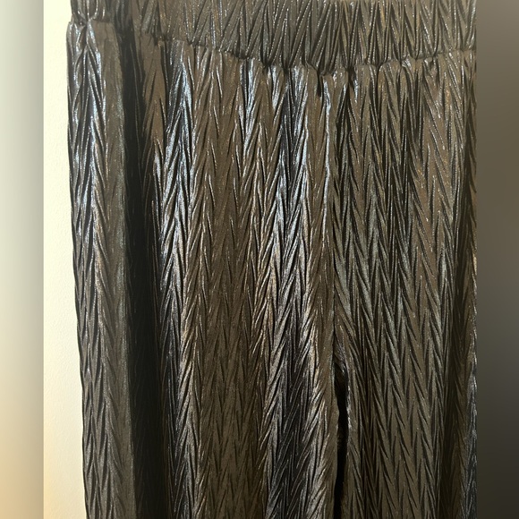 Love,Fire Black Metallic Crinkle Wide Leg Pants - size Large - Picture 3 of 4